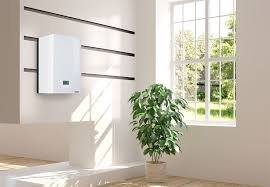 Quelle est la méthode pour appliquer un enduit naturel à la chaux sur une façade extérieure ?